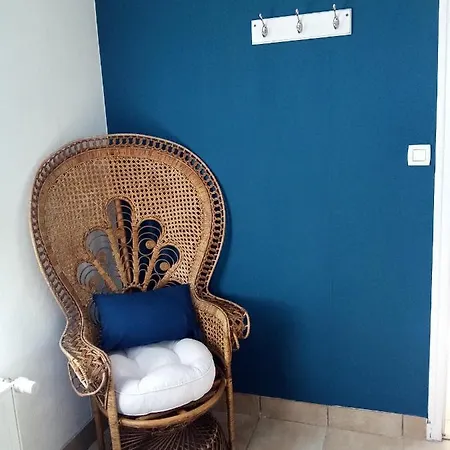 Maison Aux Volets Bleus Quévert