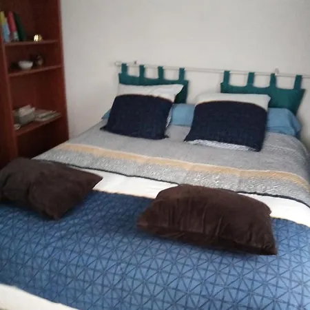 Konukevi Maison Aux Volets Bleus Quévert